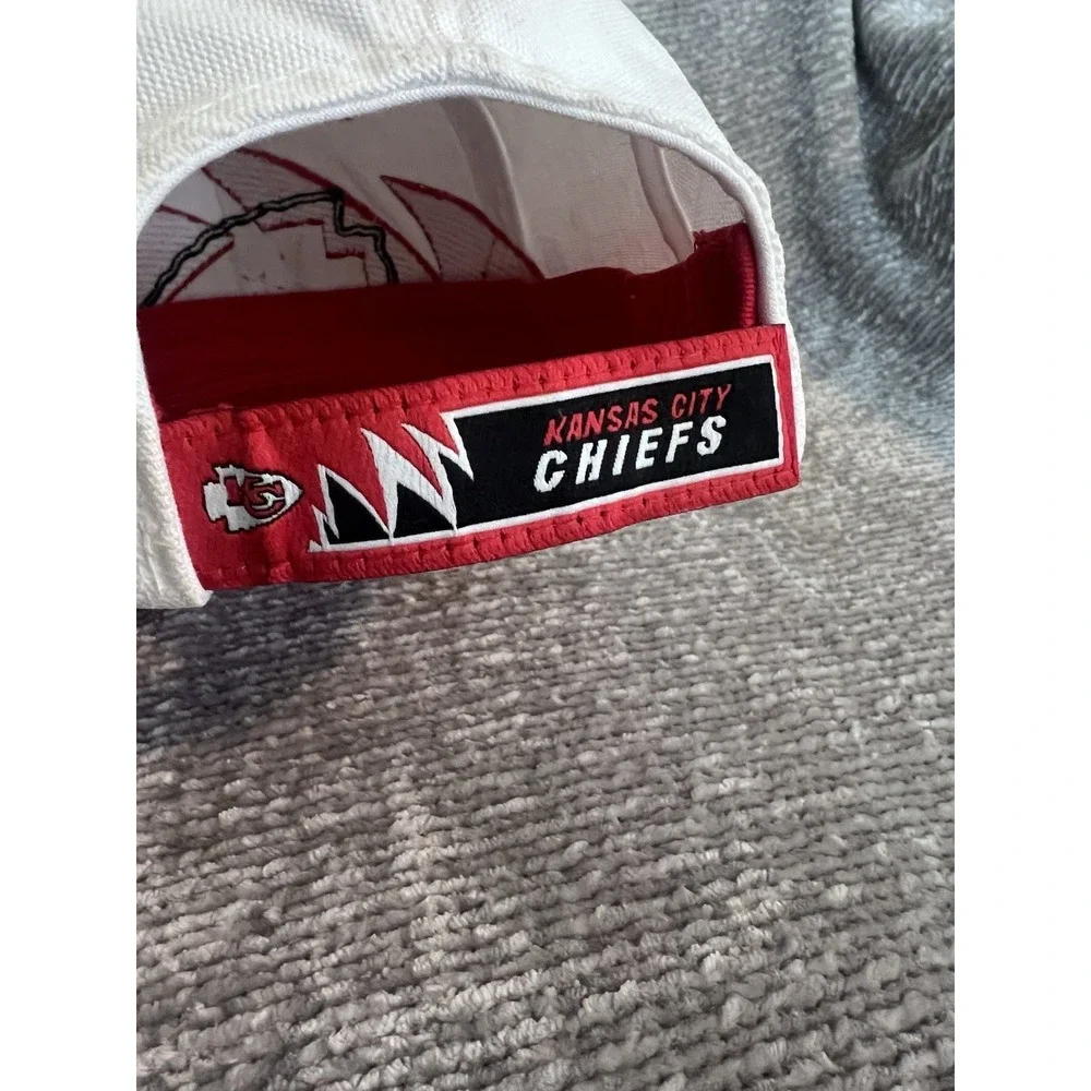 Vintage Kansas City Chiefs Shark Tooth NFL Strapback Hat Red White Graphic Cap